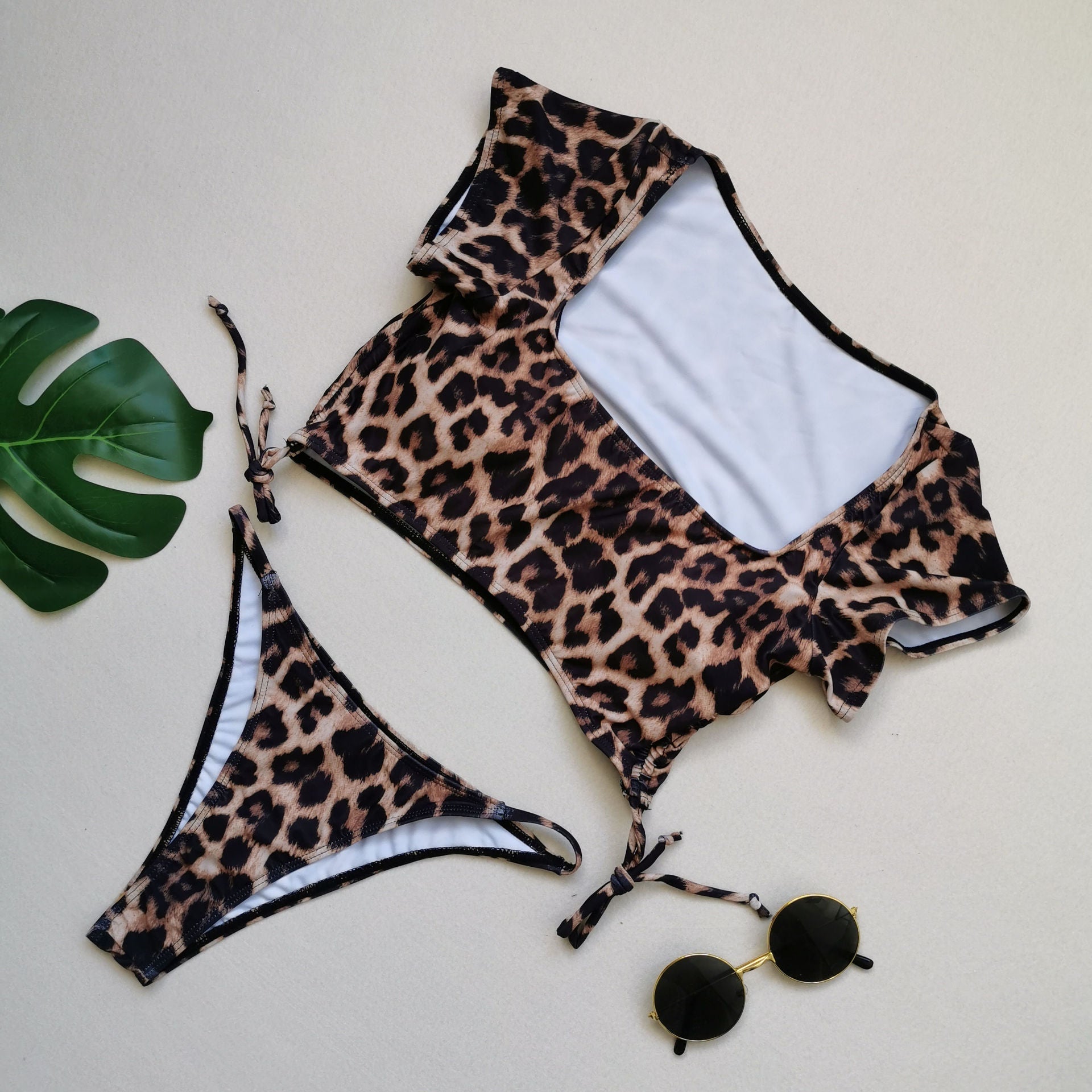 New Sexy Short Sleeved Bikini Split Swimsuit Women Solid Color Nylon Swimsuit Bella Mia